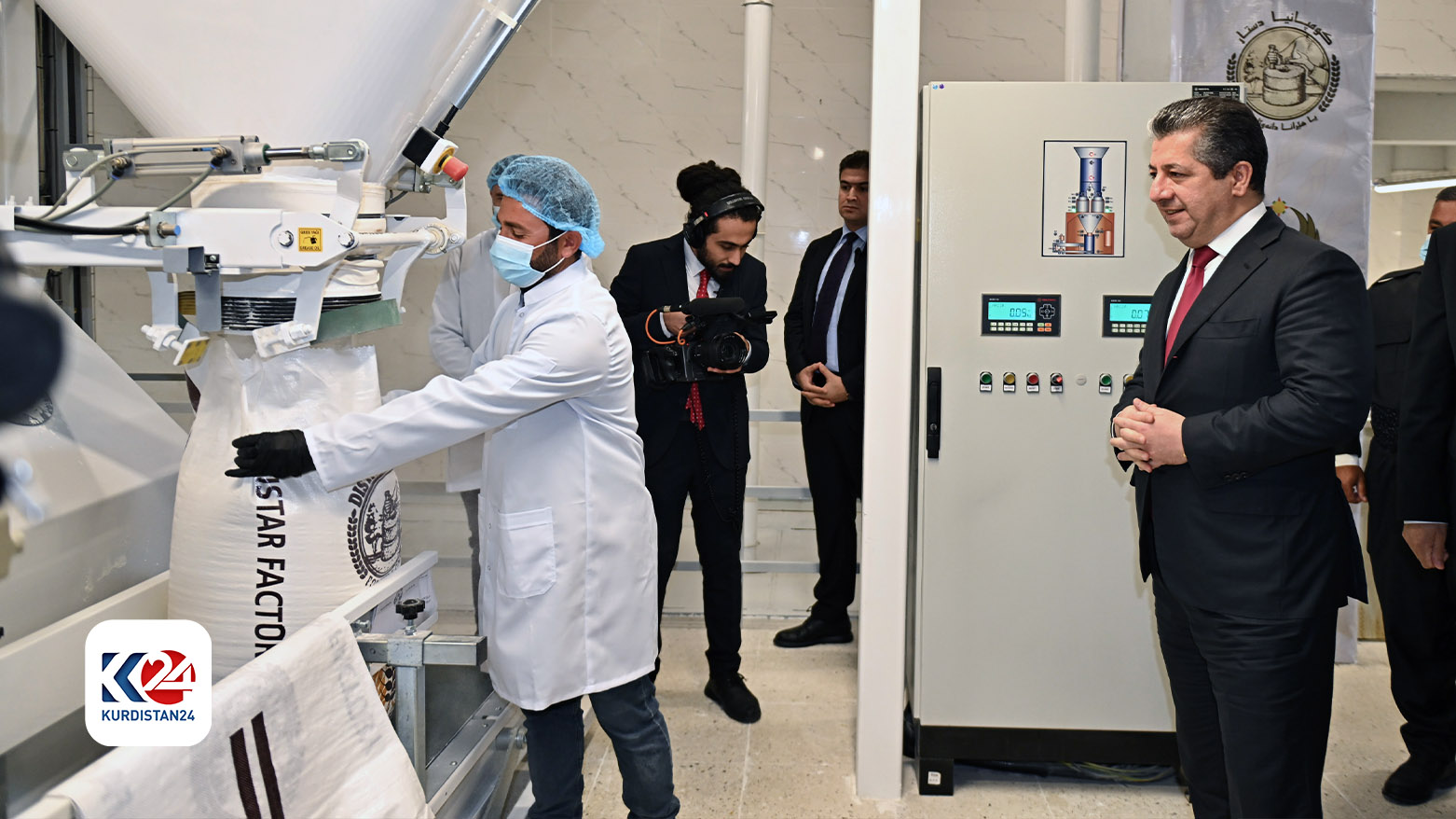 مەسرور بارزانی بەردی بناغەی بۆ دوو پڕۆژە لە زاخۆ دانا و کارگەیەکی لە دهۆک کردەوە